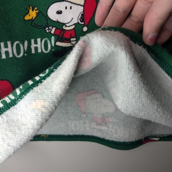 American Eagle Snoopy Peanuts Christmas Crop Sweatshirt Green White Red Size S - Picture 6 of 7